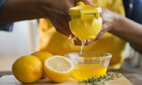 Un pahar de limonadă conține puține calorii