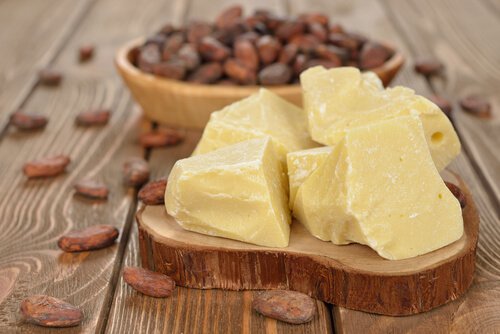 Săpun de casă pentru dermatită cu unt de cacao