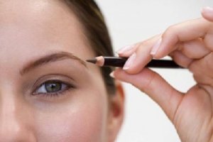 Cum să arăți cu 10 ani mai tânără în 10 pași