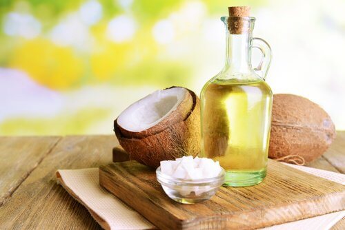 Remedii naturiste pentru cearcăne cu ulei de nucă de cocos