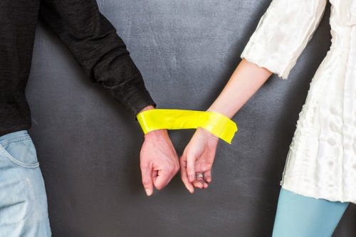 Nu trebuie să faci sex pentru a suplini nevoia de afecțiune