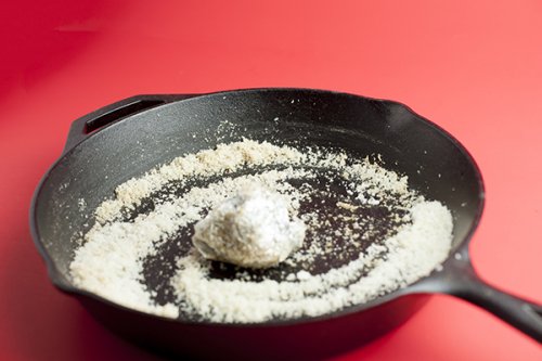 tigaile-si-cratitele-trucuri Următoarele trucuri te ajută să cureți tigăile și cratițele fără chimicale