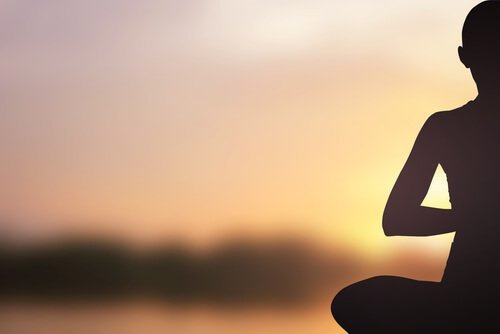 Beneficii psihologice ale practicii yoga pentru eliberarea de stres