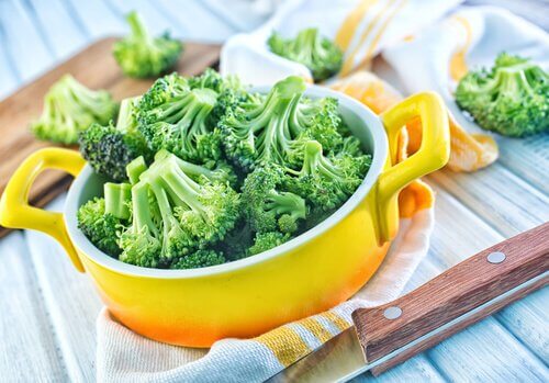Consumăm broccoli pentru sănătate și pentru că poate combate anemia