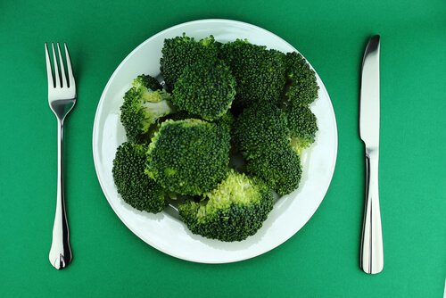 Broccoli este bun pentru sănătate pentru că reglează glanda tiroidă