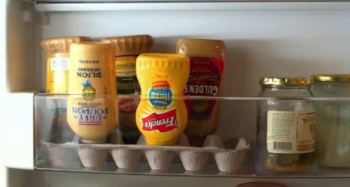 Cofrajele de ouă folosite ca suport în frigider