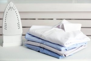7 soluții pentru curățarea arsurii de pe fierul de călcat