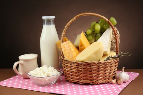 Densitatea osoasă după menopauză menținută cu alimente bogate în calciu