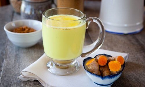 Limonada detoxifianta cu ghimbir si mere - Bautura detoxifianta cu ghimbir