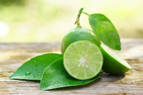 Nutrienții din lămâie ajută la slăbit