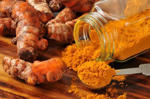 Laptele auriu are ca ingredient de bază curcuma