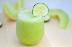 Milkshake pentru slăbit cu pepene, măr și castravete