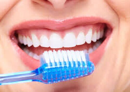 Printre altele, bicarbonatul de sodiu îți menține dinții sănătoși