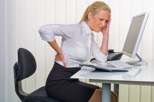 Durerile de spate pot indica o problemă cu rinichii