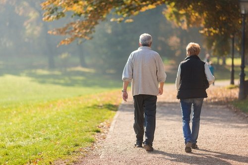 Exerciții care antrenează creierul precum mersul pe jos