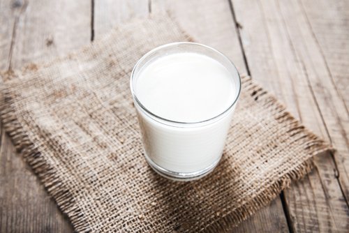 Lapte ca tratament pentru sprâncene mai dese