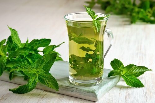 Remedii naturale pentru gazele intestinale cu mentă