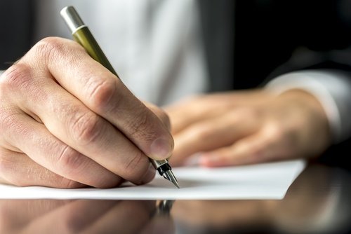 Scrisul de mână pe lista de exerciții care antrenează creierul