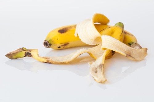 Cojile de banane îndepărtează alunițele