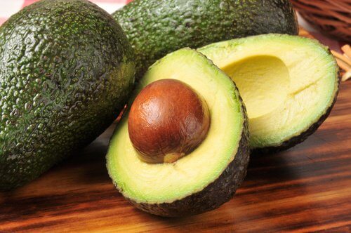 PuÈin avocado nu trebuie sÄ lipseascÄ din nicio dietÄ de slÄbit