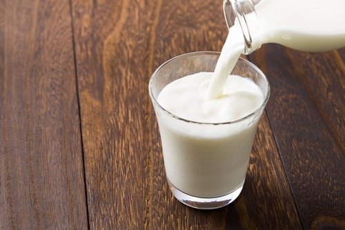 Lapte pe lista de alimente ce nu trebuie combinate cu sucurile acidulate