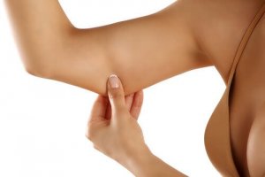 Pielea lăsată de pe brațe: exerciții de tonifiere