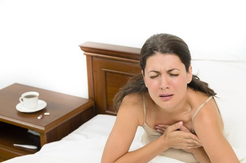 Un atac de anxietate poate cauza simptome precum tahicardia