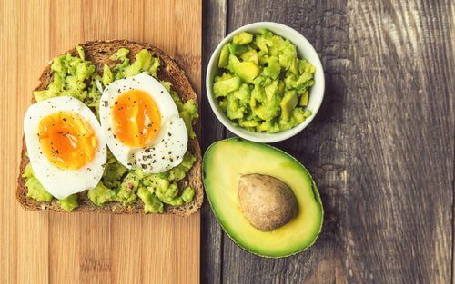 Puțin avocado este foarte benefic pentru ficatul tău
