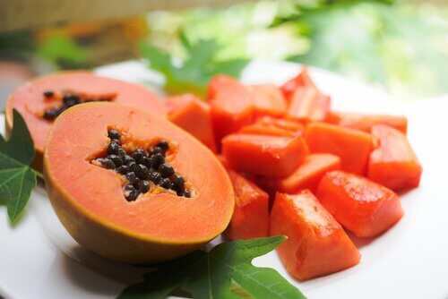 Papaya oferă numeroase beneficii