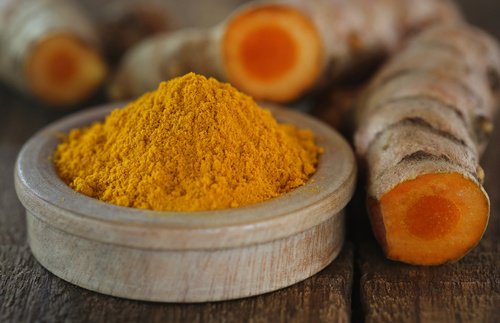 Băutură antiinflamatoare cu curcumă