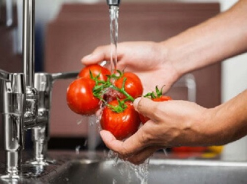 Oțetul de mere dezinfectează fructele și legumele