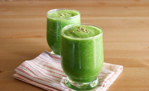 Un smoothie verde te ajută să slăbești