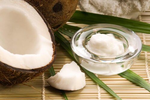Cum să utilizezi uleiul de nucă de cocos în scop cosmetic