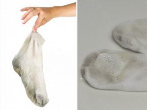 5 trucuri 100% naturale pentru curățarea șosetelor