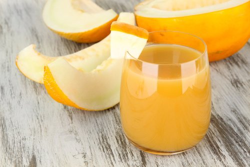 pepene-galben-băutură Cu puțin pepene galben, poți prepara o băutură naturală delicioasă
