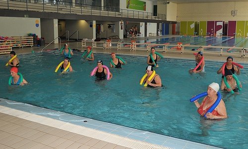 Exercițiile în piscină te ajută să eviți osteoartrita gleznei