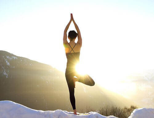 Yoga poate ajuta persoanele afectate de tulburarea bipolară