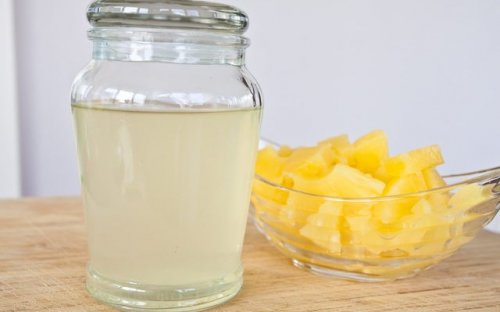 Apa de ananas este foarte ușor de preparat
