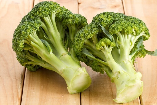 Broccoli conține nutrienți benefici, printre care și proteine