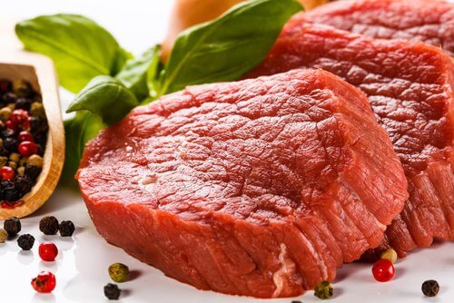 Carnea roșie poate fi responsabilă pentru mirosul neplăcut al corpului