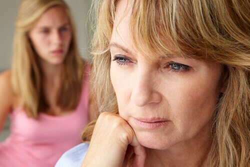 Flatulența poate fi cauzată și de schimbările hormonale de la menopauză