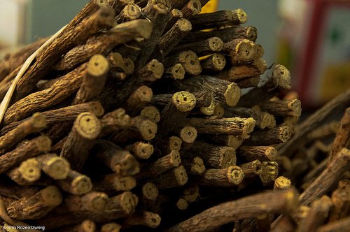 Lemnul dulce ameliorează hipotensiunea