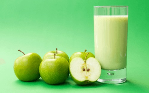 Smoothie-urile cu măr verde și diverse legume sunt foarte sănătoase