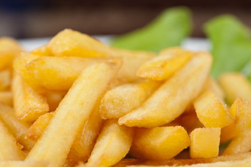 Consumu excesiv de prăjeli afectează tenul