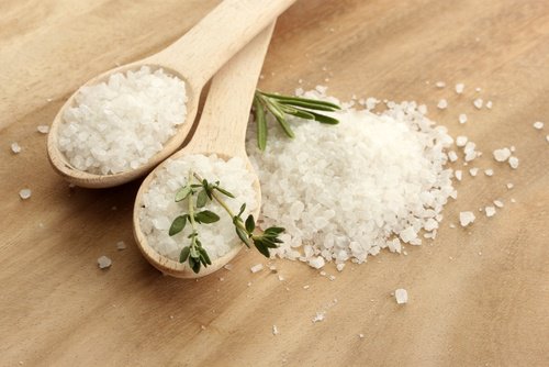 Evită consumul excesiv de sare pentru a avea un abdomen sculptat