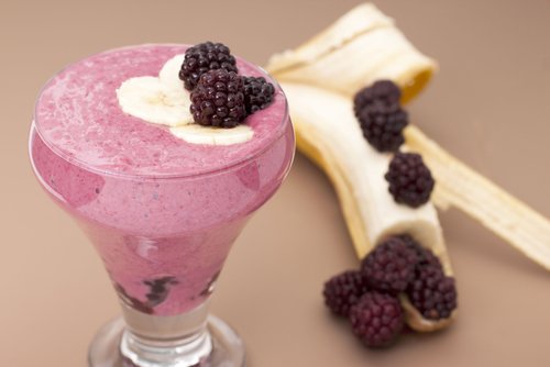 Tratează constipația cu un smoothie de banane