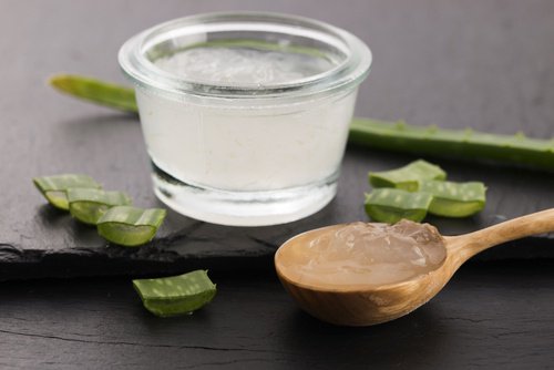 Gelul de aloe vera cu lămâie ajută la întărirea părului