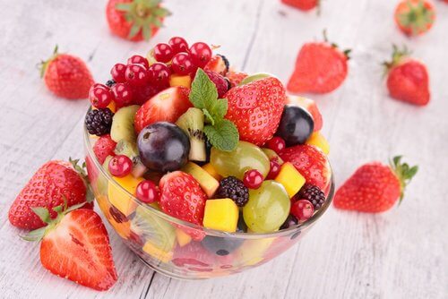 Fructe care combat balonarea datorită conținutului de apă