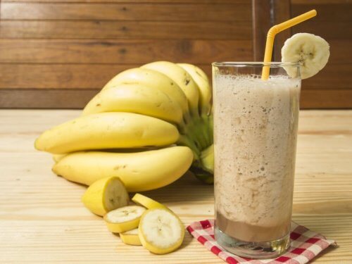 Îți reglezi digestia cu smoothie de banane