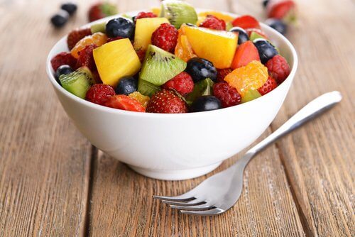 Salată de fructe care combat balonarea